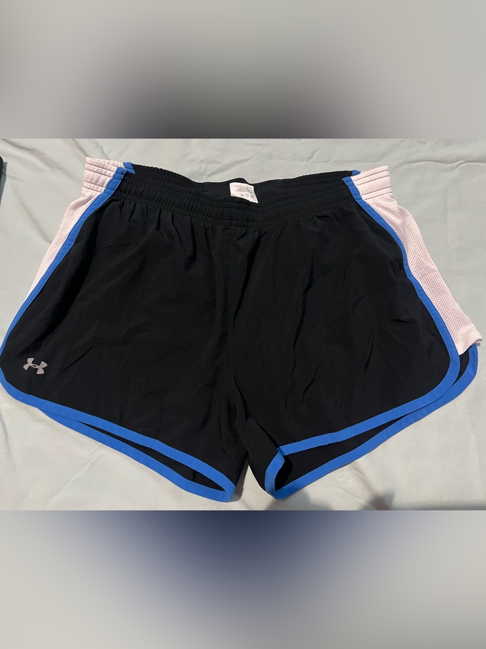 Under armour women’s shorts size medium